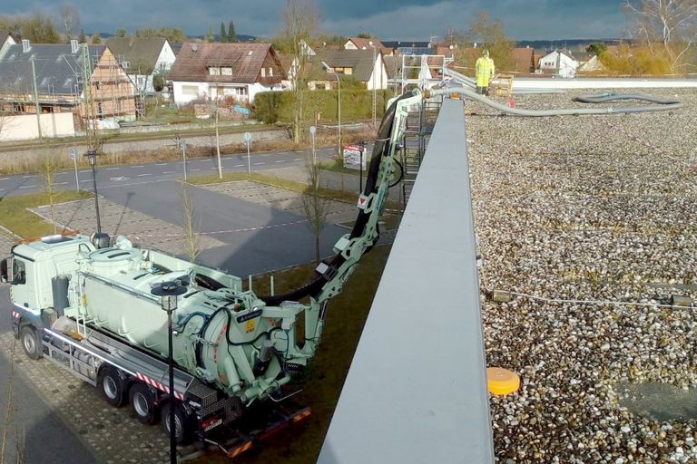 Saugbagger Kelsterbach - Flachdachsanierung